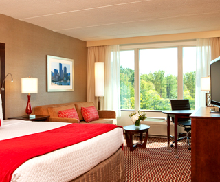 Crown Plaza Boston-Woburn Bedroom